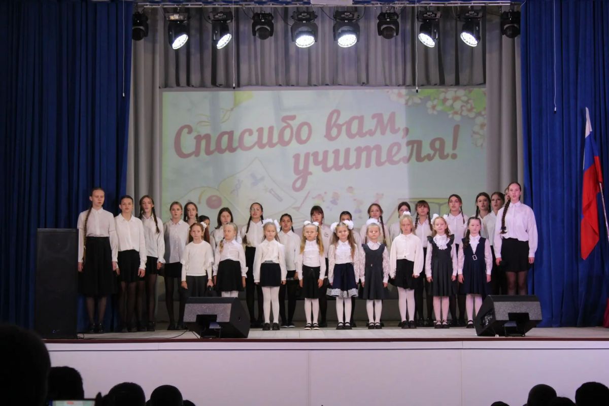 В Мглинском Доме культуры состоялось торжественное мероприятие «Спасибо вам, учителя!», приуроченное к череде профессиональных праздников: Дню воспитателя, Дню учителя и Дню педагога дополнительного образования В Мглинском Доме культуры состоялось торжественное мероприятие «Спасибо вам, учителя!», приуроченное к череде профессиональных праздников: Дню воспитателя, Дню учителя и Дню педагога дополнительного образования