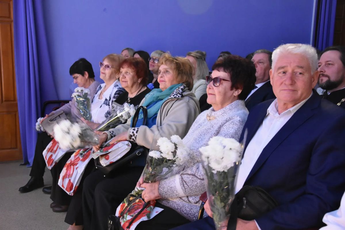 Торжественный праздник ко Дню учителя в Дятьковском районе: чествуем педагогов и отмечаем 400летие Дятьково Торжественный праздник ко Дню учителя в Дятьковском районе: чествуем педагогов и отмечаем 400летие Дятьково