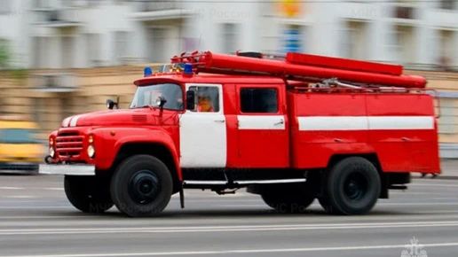 В Брянске пожарные отработали эвакуацию пострадавшего на складских учениях