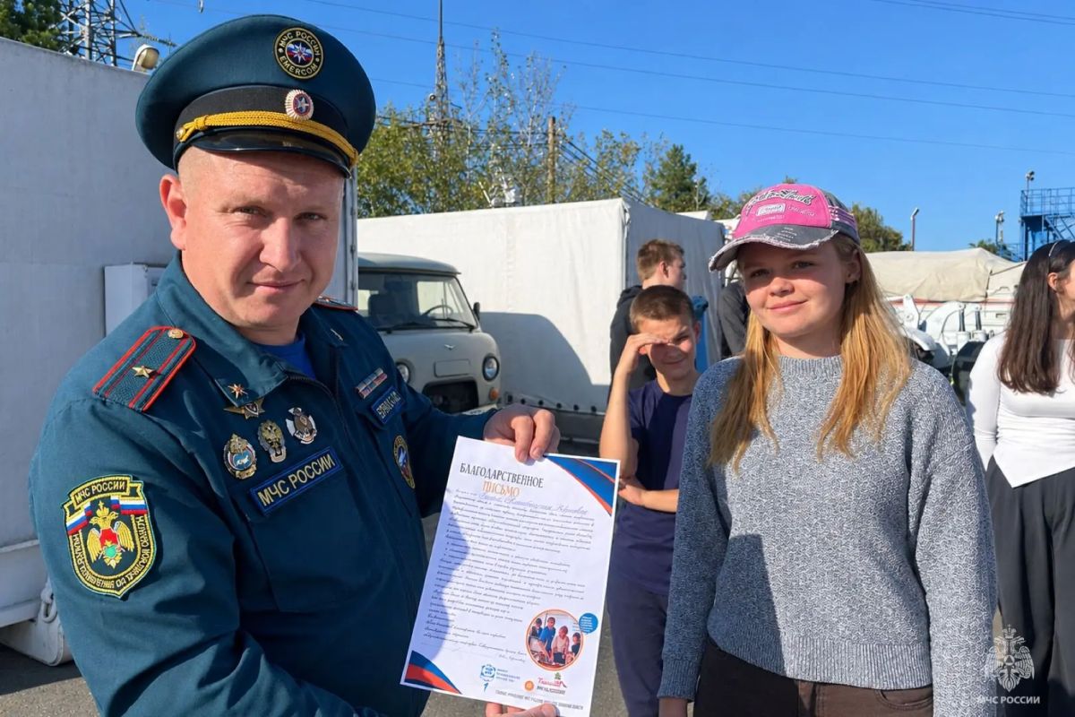 Брянские студенты и школьники посетили Специализированную пожарно-спасательную часть Брянские студенты и школьники посетили Специализированную пожарно-спасательную часть