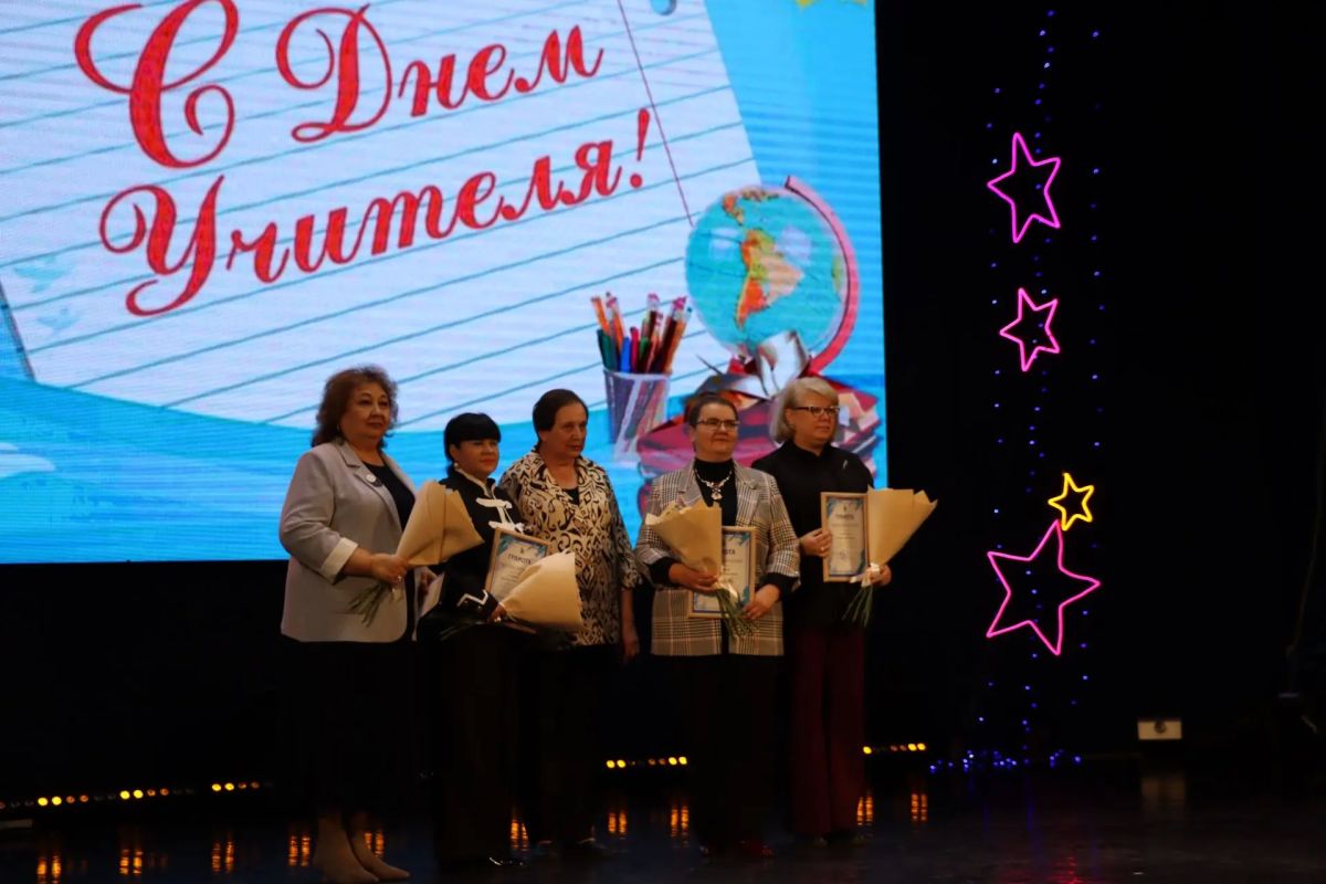 В рамках торжественного мероприятия прошла церемония награждения лучших работников системы образования В рамках торжественного мероприятия прошла церемония награждения лучших работников системы образования