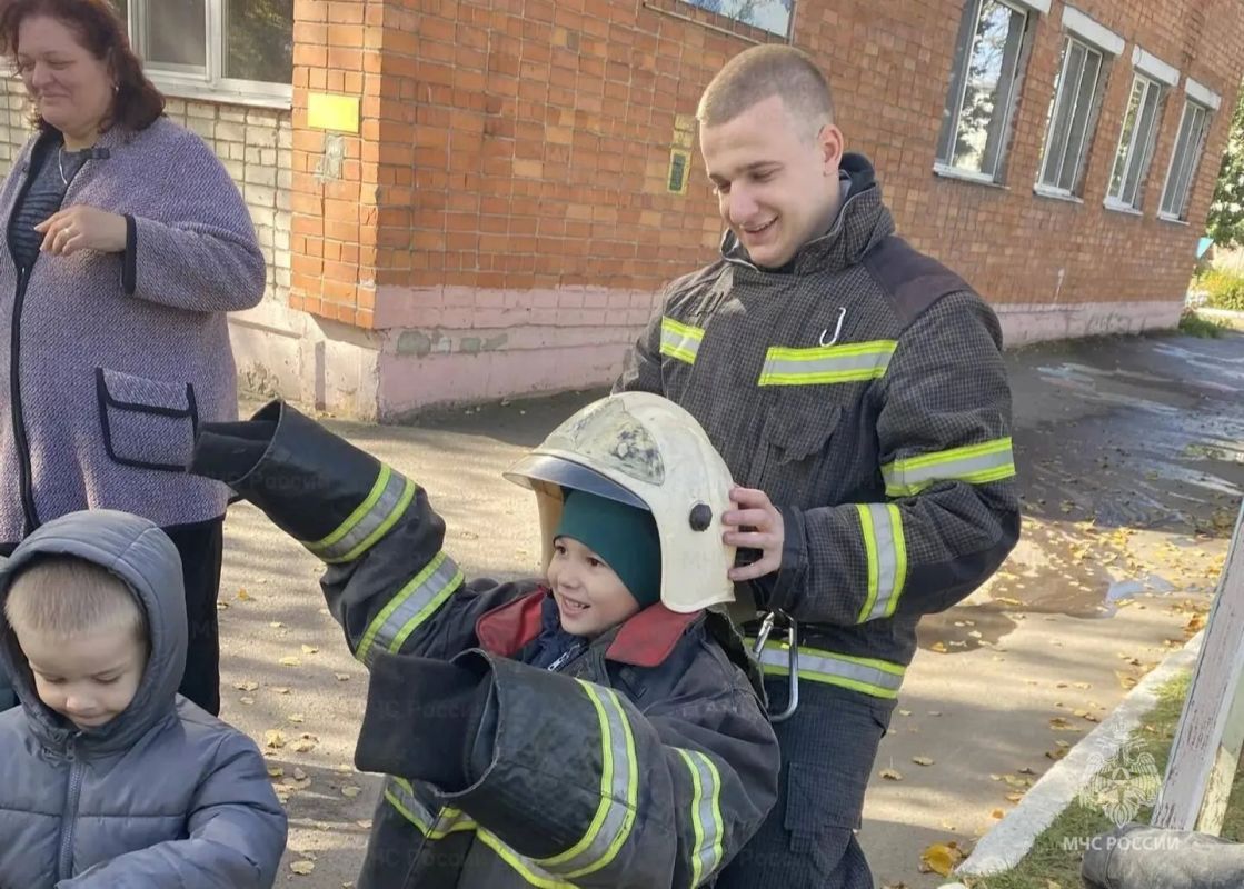 В Брянске прошли пожарно-тактические занятия на объектах дошкольного образования В Брянске прошли пожарно-тактические занятия на объектах дошкольного образования