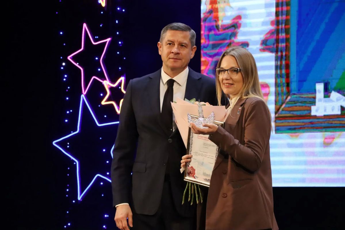 День учителя торжественно отметили во Дворце имени Гагарина День учителя торжественно отметили во Дворце имени Гагарина