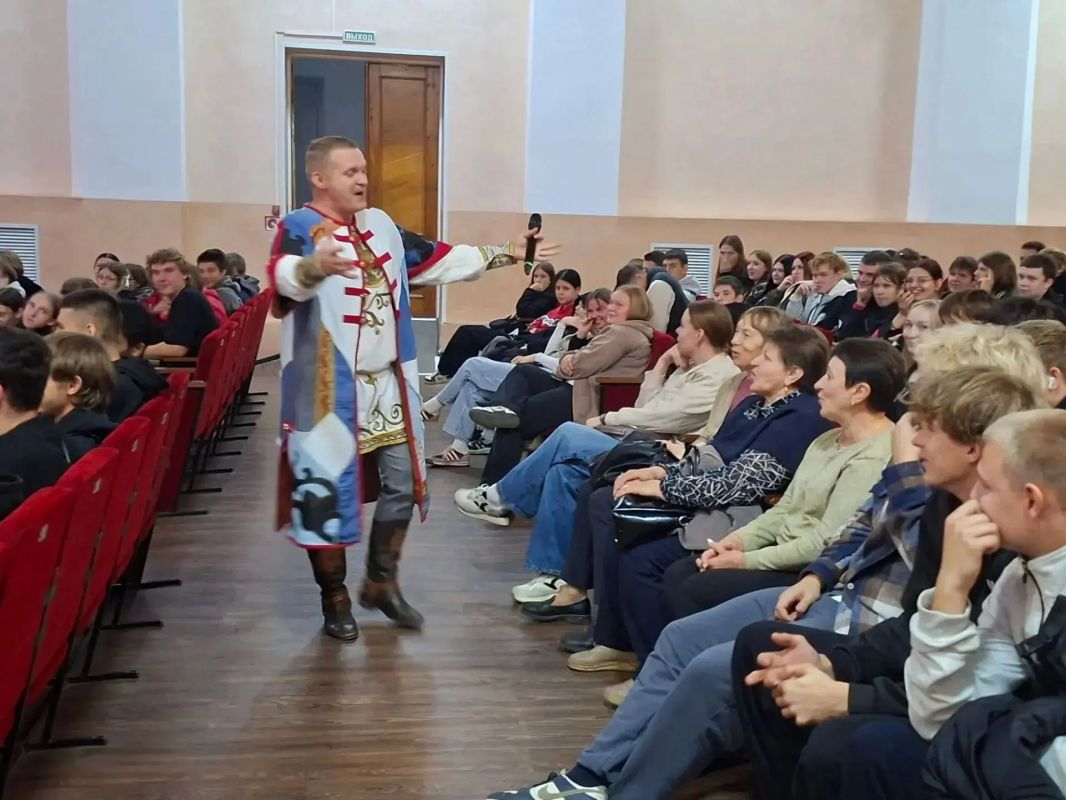 «Дым Отечества»: творческие коллективы филармонии представили патриотическую программу в Жуковке «Дым Отечества»: творческие коллективы филармонии представили патриотическую программу в Жуковке