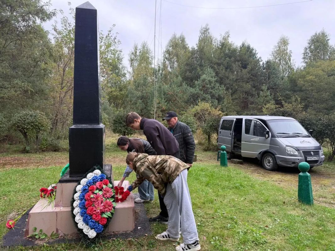 Курсанты военно-спортивного клуба «Патриот», под руководством члена Общественной палаты Брянской области СИЗОВА СЕРГЕЯ ВАЛЕРЬЕВИЧА- руководителя этого клуба, провели уникальную патриотическую и радиолюбительскую акцию Курсанты военно-спортивного клуба «Патриот», под руководством члена Общественной палаты Брянской области СИЗОВА СЕРГЕЯ ВАЛЕРЬЕВИЧА- руководителя этого клуба, провели уникальную патриотическую и радиолюбительскую акцию