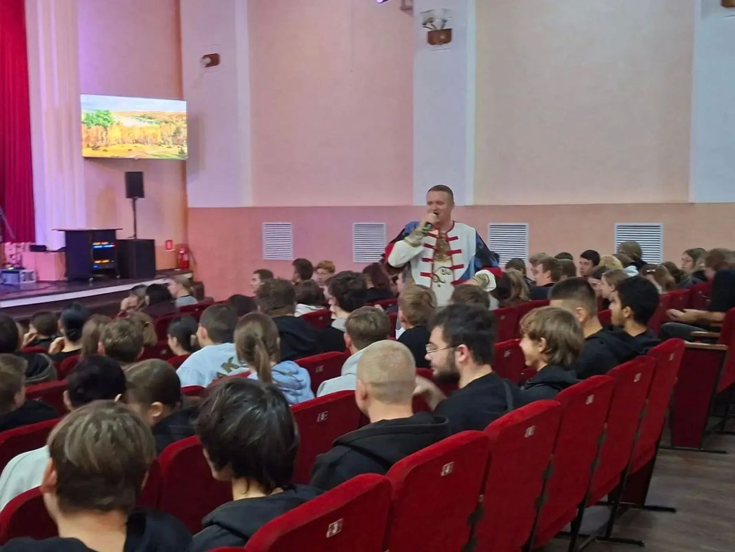 «Дым Отечества»: творческие коллективы филармонии представили патриотическую программу в Жуковке «Дым Отечества»: творческие коллективы филармонии представили патриотическую программу в Жуковке