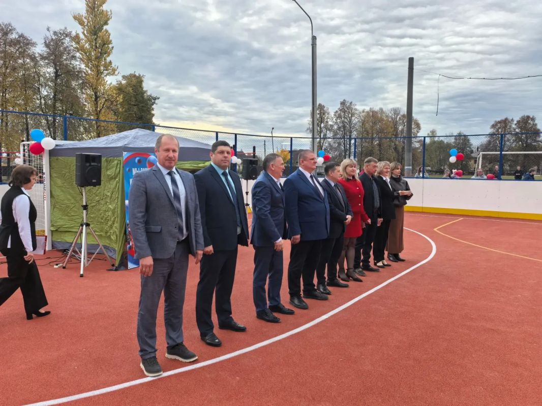 В поселке Ивот Дятьковского района Брянской области открылась новая «умная» спортивная площадка, созданная департаментом физической культуры и спорта в рамках программы «Спорт России» В поселке Ивот Дятьковского района Брянской области открылась новая «умная» спортивная площадка, созданная департаментом физической культуры и спорта в рамках программы «Спорт России»
