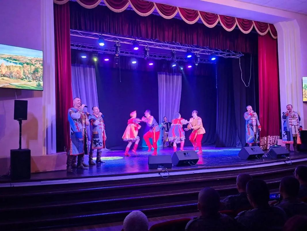 «Дым Отечества»: творческие коллективы филармонии представили патриотическую программу в Жуковке «Дым Отечества»: творческие коллективы филармонии представили патриотическую программу в Жуковке