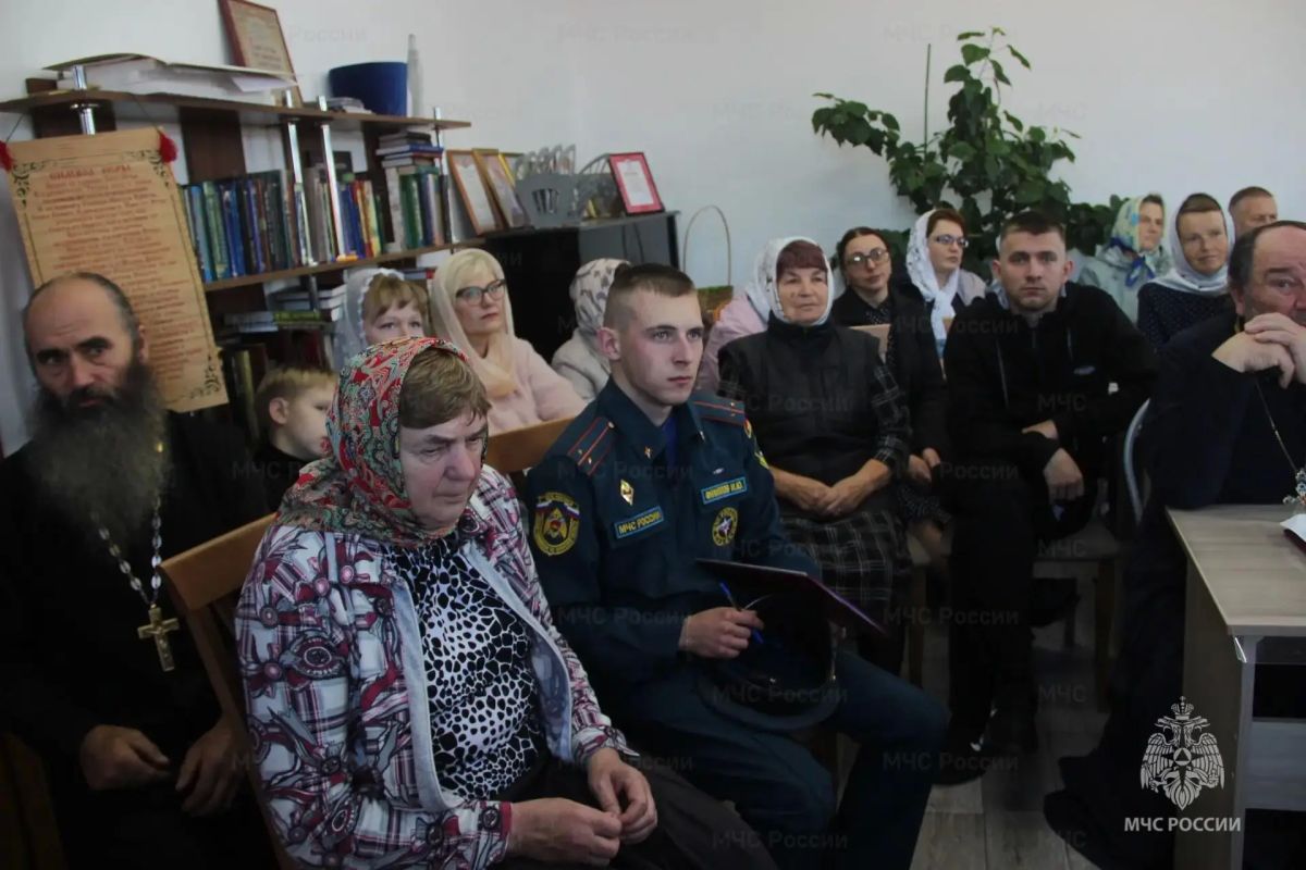 Безопасность в храме: в Новозыбкове прошёл противопожарный инструктаж для духовенства и прихожан Безопасность в храме: в Новозыбкове прошёл противопожарный инструктаж для духовенства и прихожан