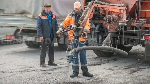 В Брянске струйно-инъекционным методом "вылечили" асфальт на Вильямса