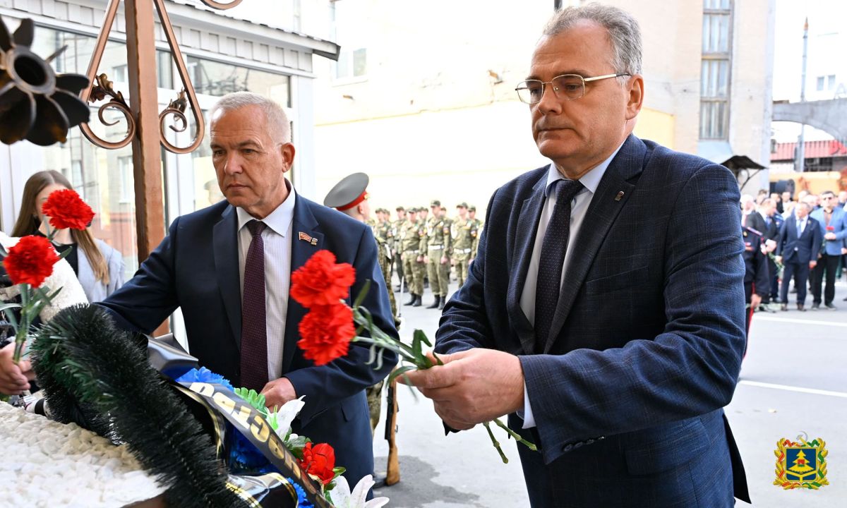 В Брянске открыли памятник воинам, отдавшим жизнь за Родину В Брянске открыли памятник воинам, отдавшим жизнь за Родину