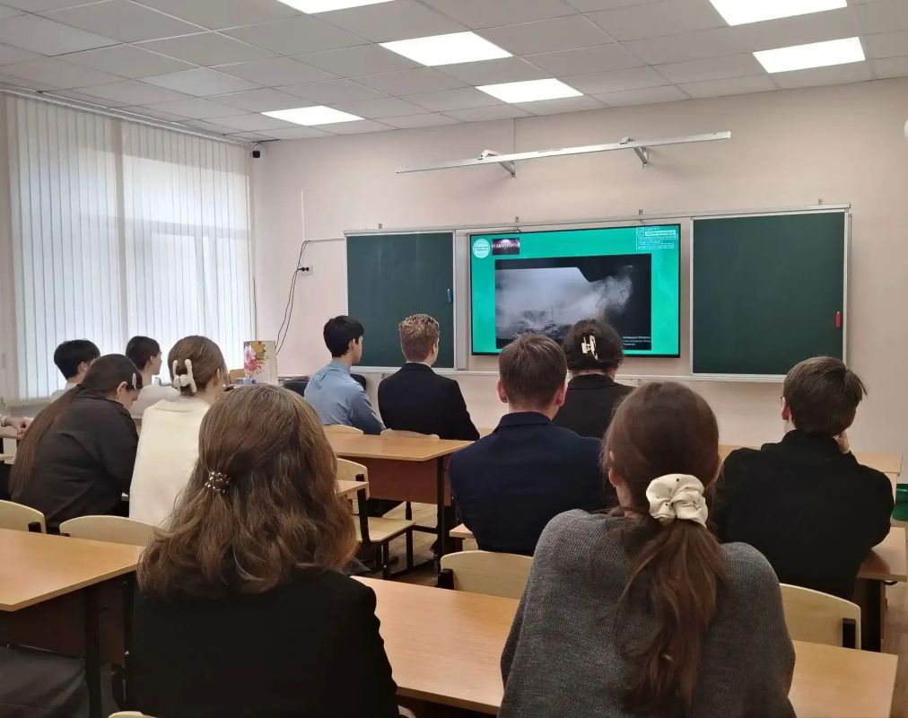 8 октября в рамках проекта «Билет в будущее» курса занятий «Россия-мои горизонты» в нашей школе было проведено отраслевое занятие с включением регионального компонента по теме: «Россия аграрная: высокотехнологическое...