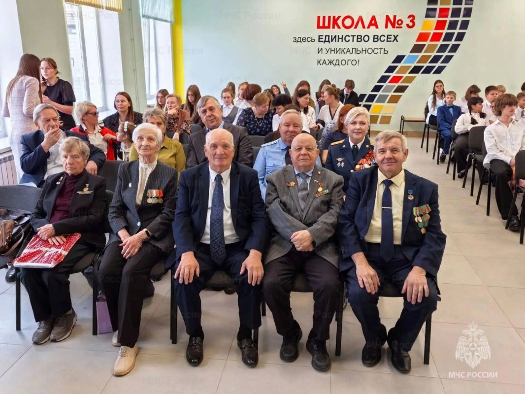 Связь поколений: в Брянске прошёл Урок мужества с ветеранами МЧС России Связь поколений: в Брянске прошёл Урок мужества с ветеранами МЧС России