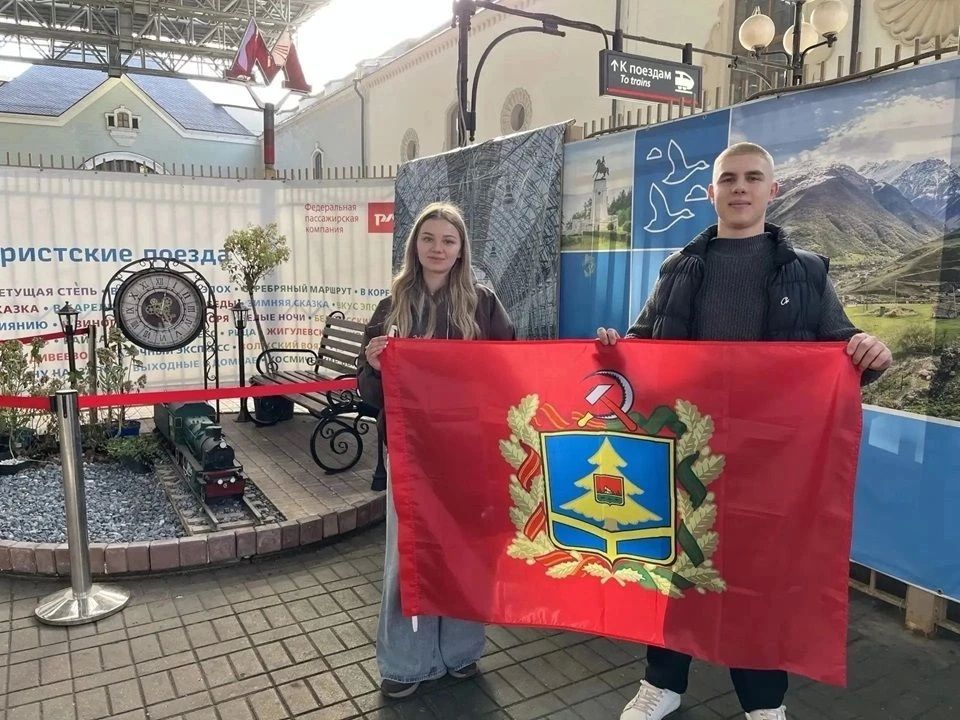 Екатеринбург встретил брянских участников Всероссийского бала амбассадоров «Профессионалитета»! Екатеринбург встретил брянских участников Всероссийского бала амбассадоров «Профессионалитета»!