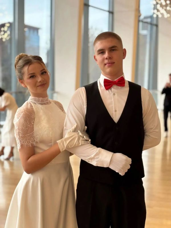 Екатеринбург встретил брянских участников Всероссийского бала амбассадоров «Профессионалитета»! Екатеринбург встретил брянских участников Всероссийского бала амбассадоров «Профессионалитета»!