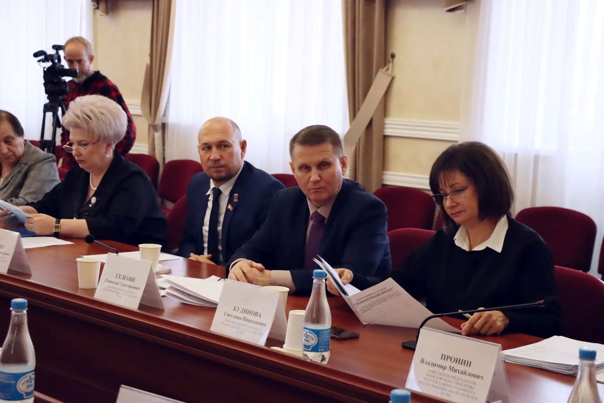 Комитет по образованию, науке, культуре и СМИ под руководством Николая Бардадына поддержал кандидатуры лучших представителей педагогического сообщества региона на присвоение почетного звания «Заслуженный работник... Комитет по образованию, науке, культуре и СМИ под руководством Николая Бардадына поддержал кандидатуры лучших представителей педагогического сообщества региона на присвоение почетного звания «Заслуженный работник...