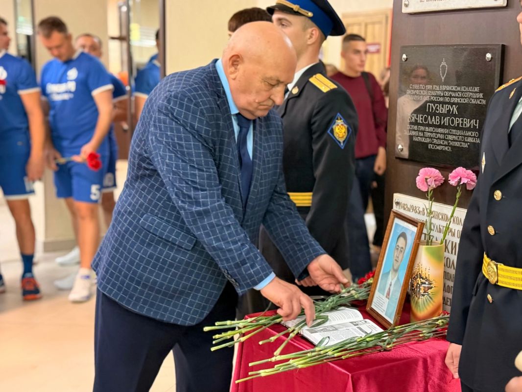 В Брянске стартовал ежегодный турнир по волейболу памяти Вячеслава Пузырука В Брянске стартовал ежегодный турнир по волейболу памяти Вячеслава Пузырука