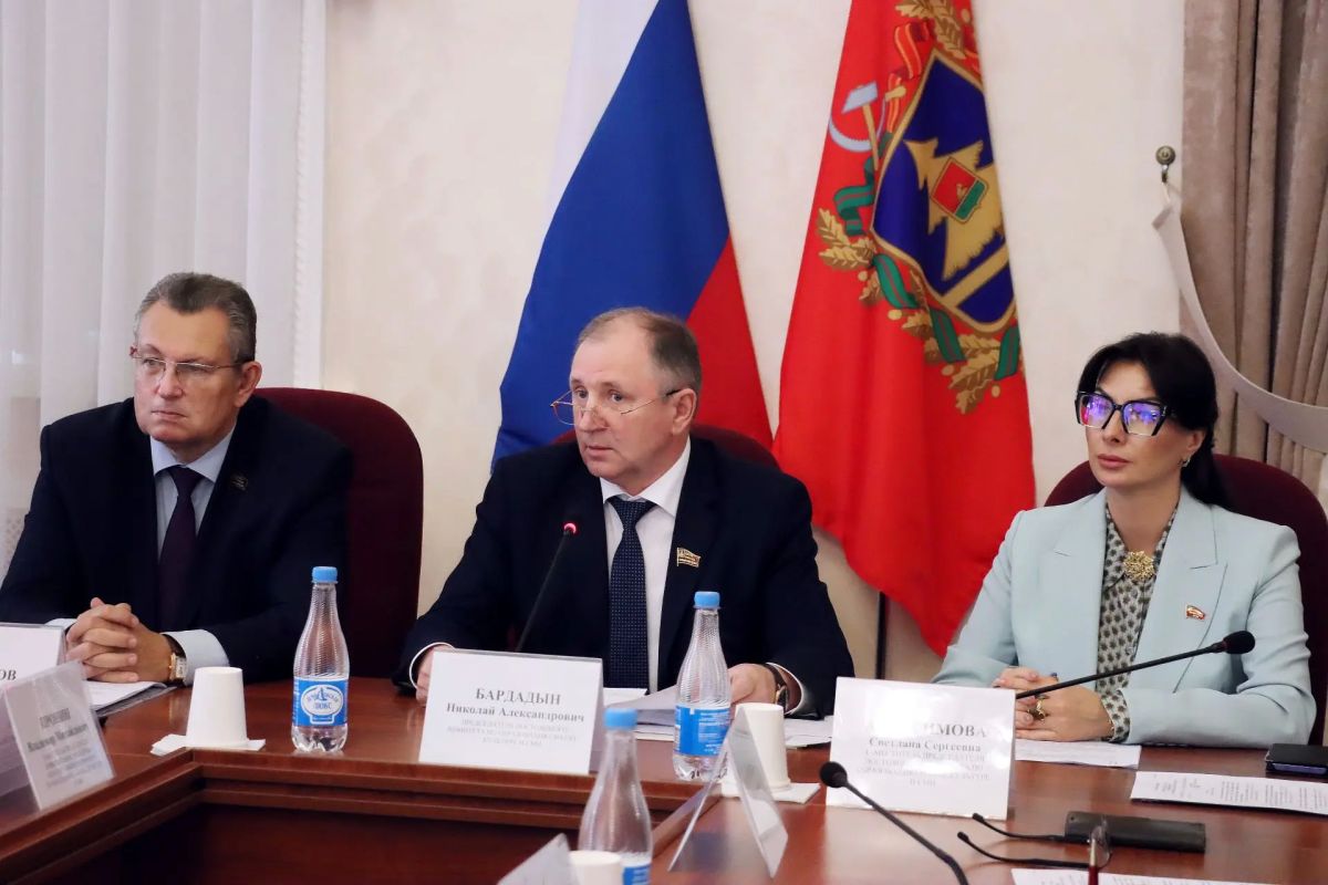 Комитет по образованию, науке, культуре и СМИ под руководством Николая Бардадына поддержал кандидатуры лучших представителей педагогического сообщества региона на присвоение почетного звания «Заслуженный работник... Комитет по образованию, науке, культуре и СМИ под руководством Николая Бардадына поддержал кандидатуры лучших представителей педагогического сообщества региона на присвоение почетного звания «Заслуженный работник...