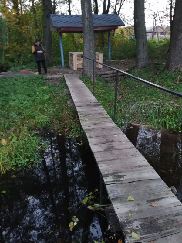 В селе Ольховка Клинцовского района, жителями села, по согласованию с администрацией Первомайского сельского поселения, проведен ремонт криницы «Михеевка» с ключевой водой и водостоком В селе Ольховка Клинцовского района, жителями села, по согласованию с администрацией Первомайского сельского поселения, проведен ремонт криницы «Михеевка» с ключевой водой и водостоком