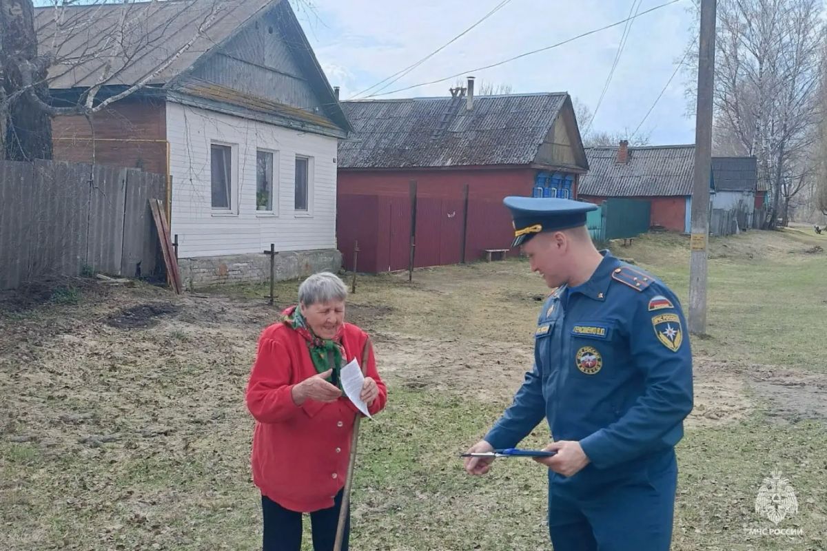 Профилактика пожаров в частном секторе: в Злынковском районе проходят противопожарные инструктажи