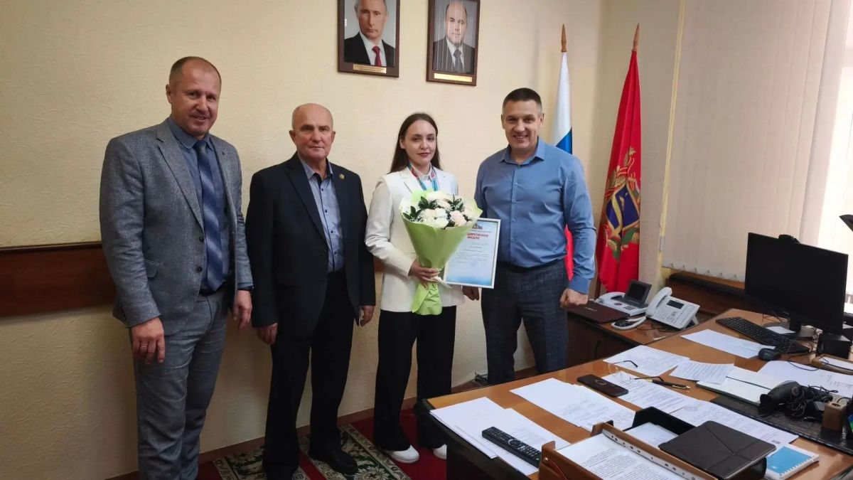 Врио замгубернатора Брянской области Андрей Фроленков провел встречу с выдающейся спортсменкой Викторией Альяновой