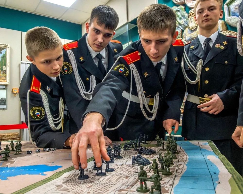 Всероссийская акция «День в музее для российских кадет» прошла ярко и содержательно! Всероссийская акция «День в музее для российских кадет» прошла ярко и содержательно!