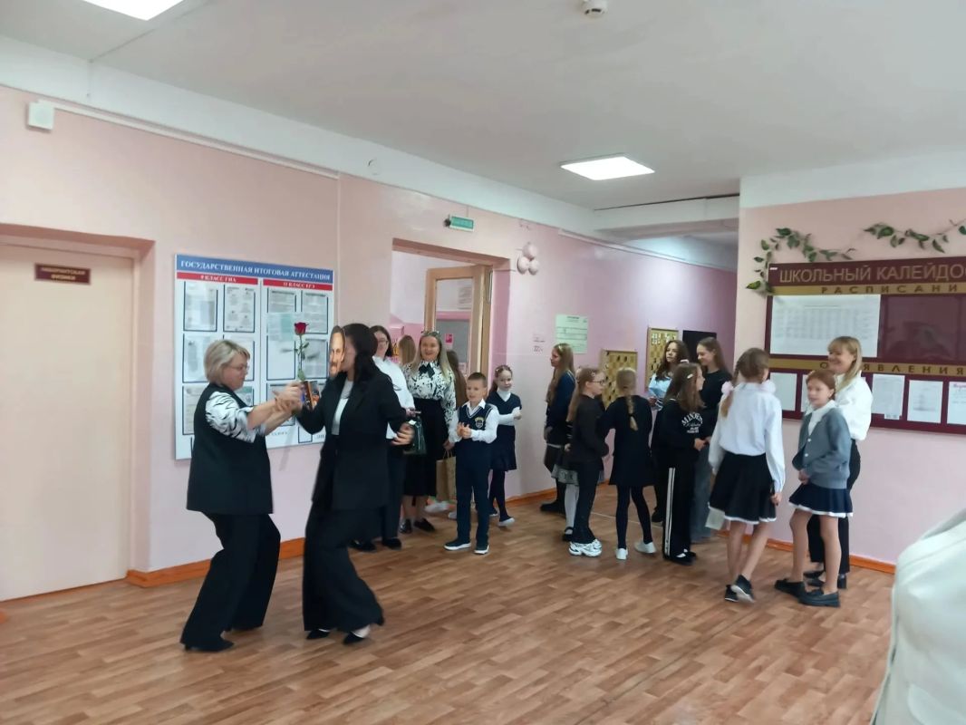 День наоборот: как школьники Локотской школы №3 стали учителями День наоборот: как школьники Локотской школы №3 стали учителями
