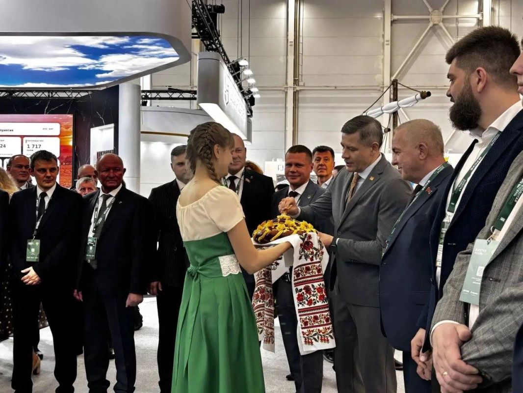 В рамках XXVIII агропромышленной выставки «Золотая осень – 2026», прошедшей с 7 по 10 октября в «Тимирязев Центре» и посвящённой технологиям эффективного роста, высокий интерес вызвали достижения Брянской области в сфере... В рамках XXVIII агропромышленной выставки «Золотая осень – 2026», прошедшей с 7 по 10 октября в «Тимирязев Центре» и посвящённой технологиям эффективного роста, высокий интерес вызвали достижения Брянской области в сфере...