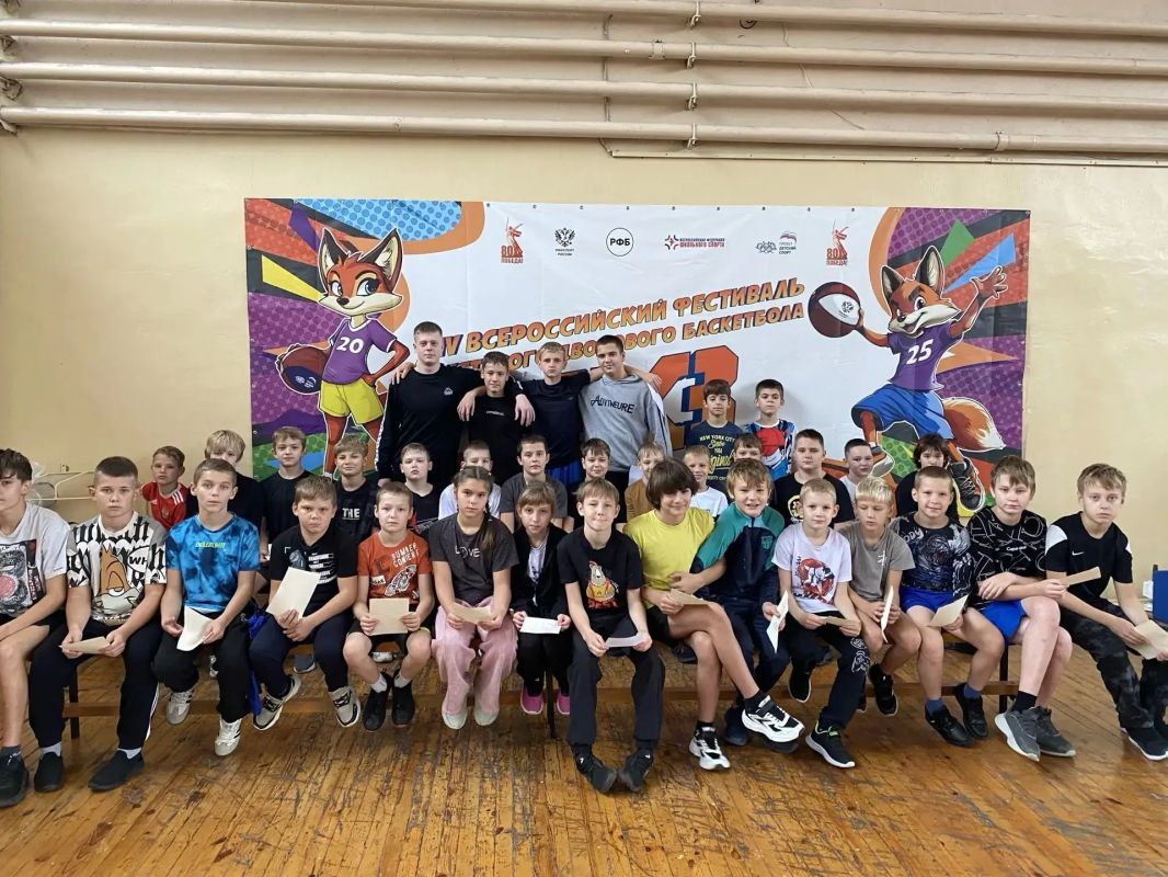 Спортсмены СШОР по борьбе, воспитанники тренеров-преподавателей отделения самбо тренеров - Гагарина А.В., Максименковой Ю.Н. и Романенко К.Н. - приняли участие в сдаче норм ВФСК «Готов к труду и обороне» в МАУ Брянский... Спортсмены СШОР по борьбе, воспитанники тренеров-преподавателей отделения самбо тренеров - Гагарина А.В., Максименковой Ю.Н. и Романенко К.Н. - приняли участие в сдаче норм ВФСК «Готов к труду и обороне» в МАУ Брянский...