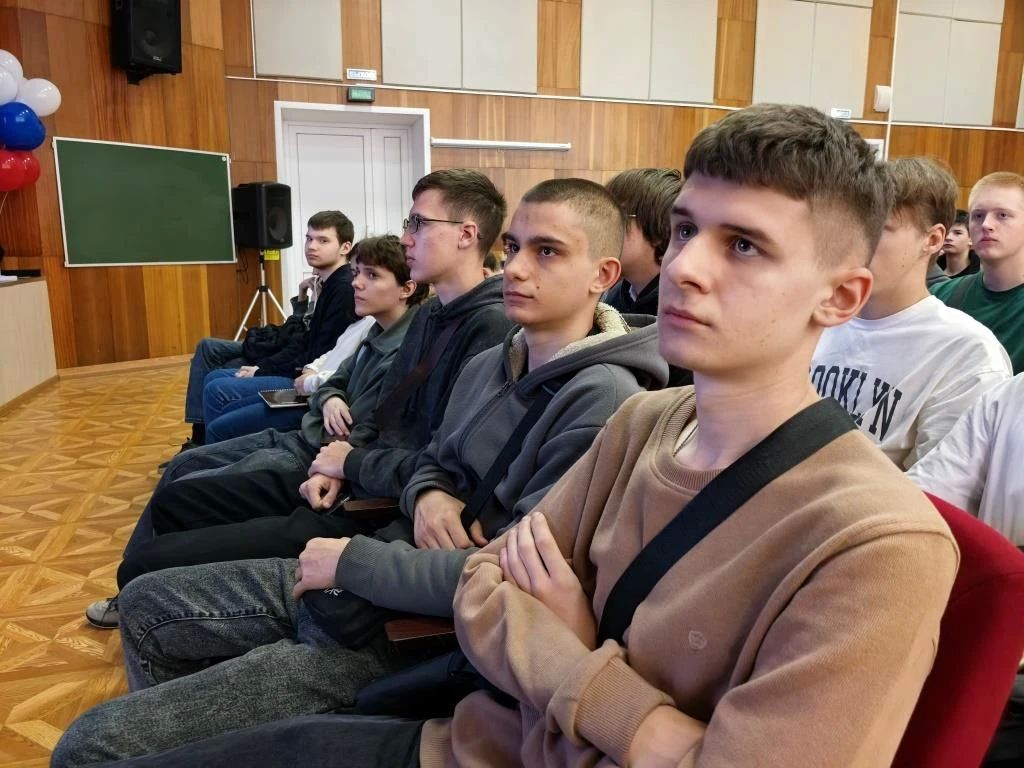 «Особая миссия» в интернете — это ловушка: в Брянске прошла лекция о защите от экстремизма «Особая миссия» в интернете — это ловушка: в Брянске прошла лекция о защите от экстремизма