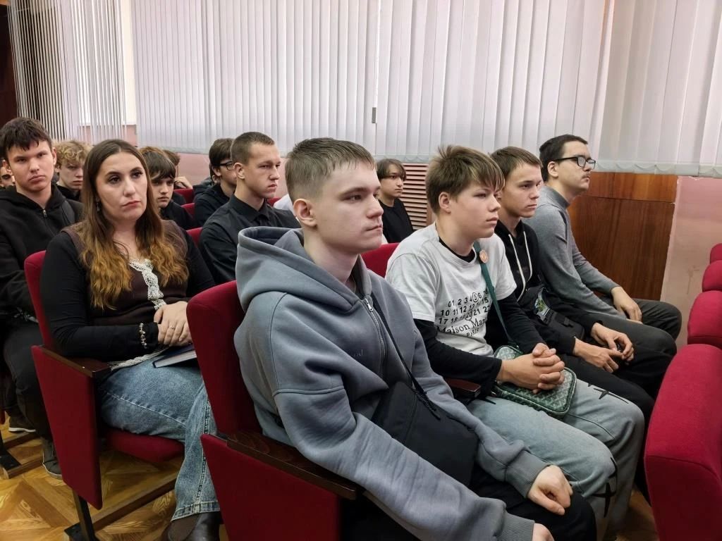 «Особая миссия» в интернете — это ловушка: в Брянске прошла лекция о защите от экстремизма «Особая миссия» в интернете — это ловушка: в Брянске прошла лекция о защите от экстремизма