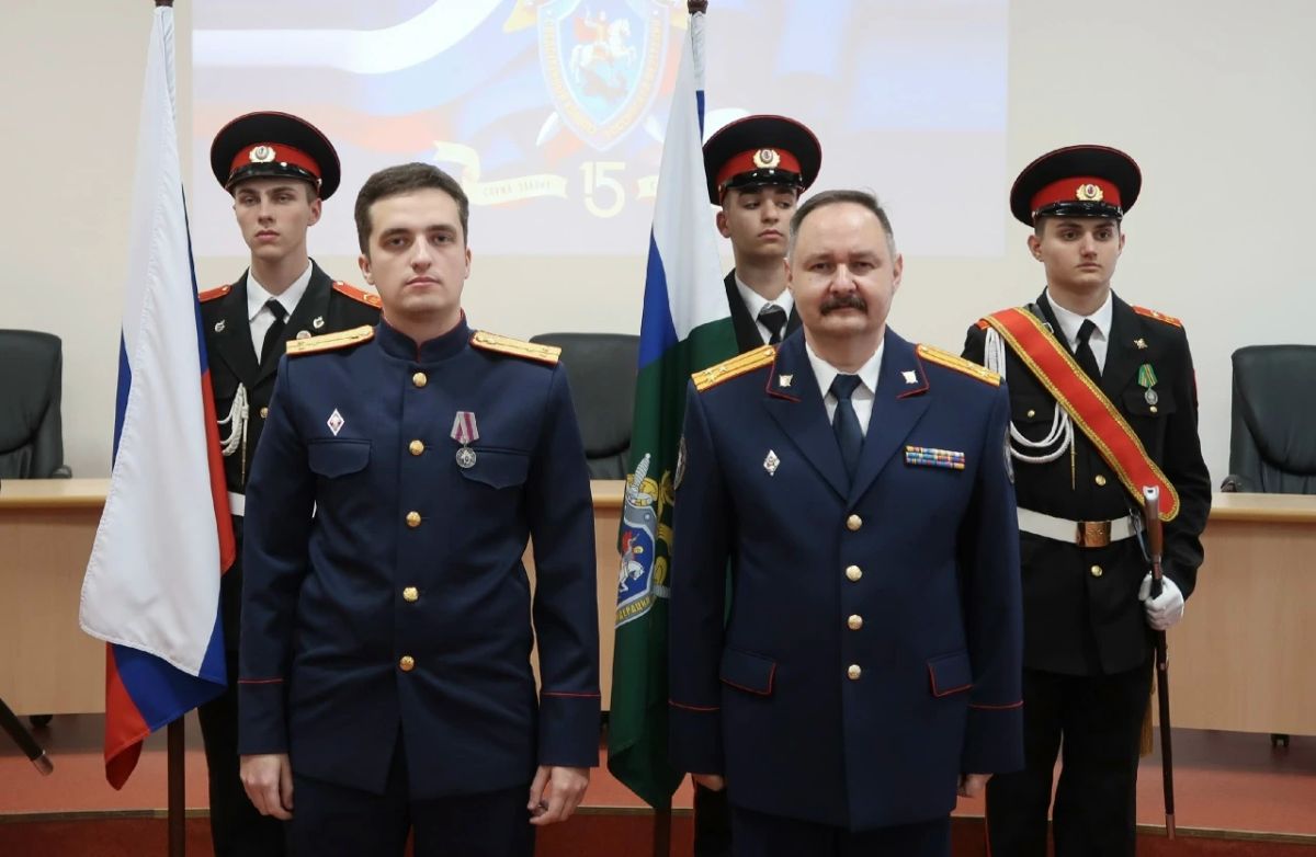 Представитель центрального аппарата Следственного комитета Российской Федерации вручил сотрудникам следственного управления по Брянской области ведомственные медали Представитель центрального аппарата Следственного комитета Российской Федерации вручил сотрудникам следственного управления по Брянской области ведомственные медали