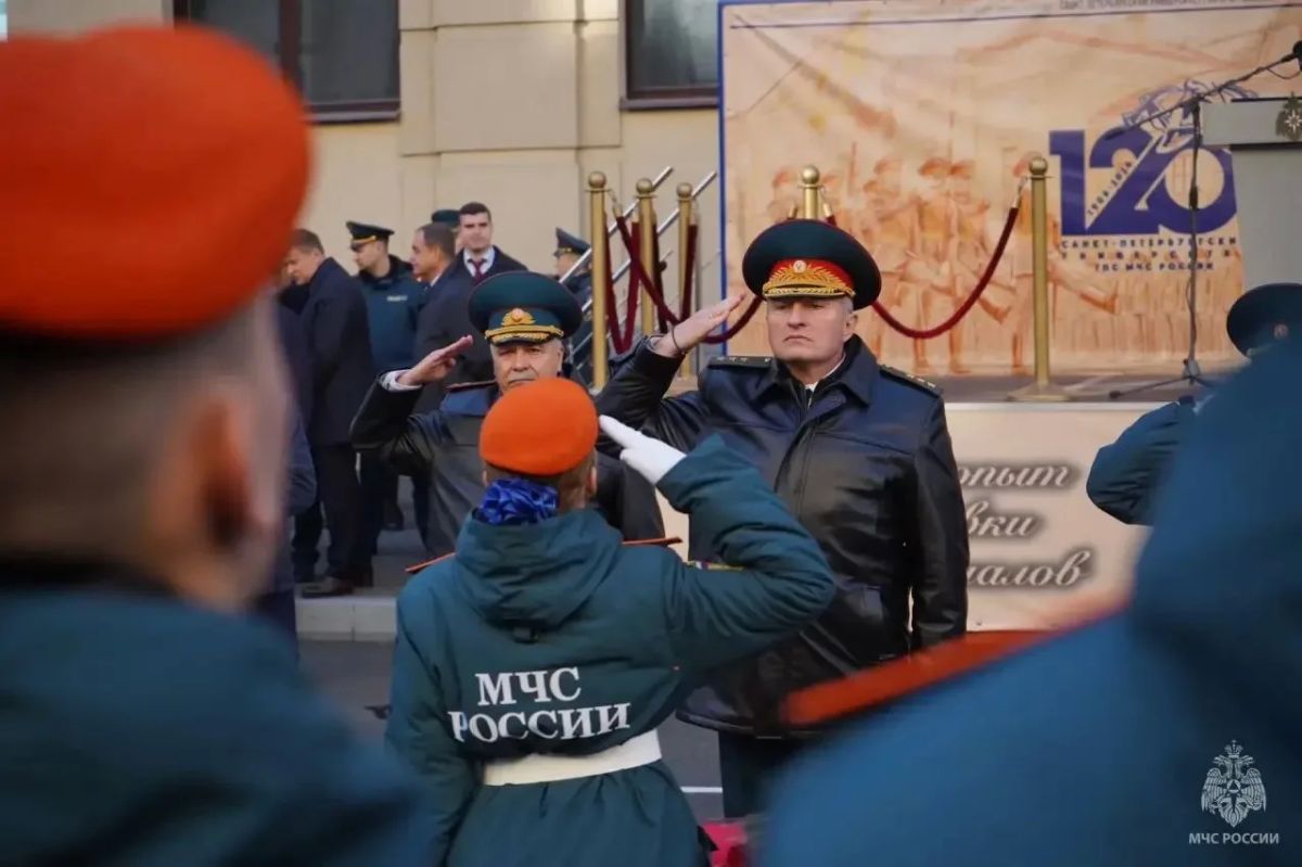 Новый этап: в СанктПетербургском университете ГПС МЧС России первокурсники приняли присягу