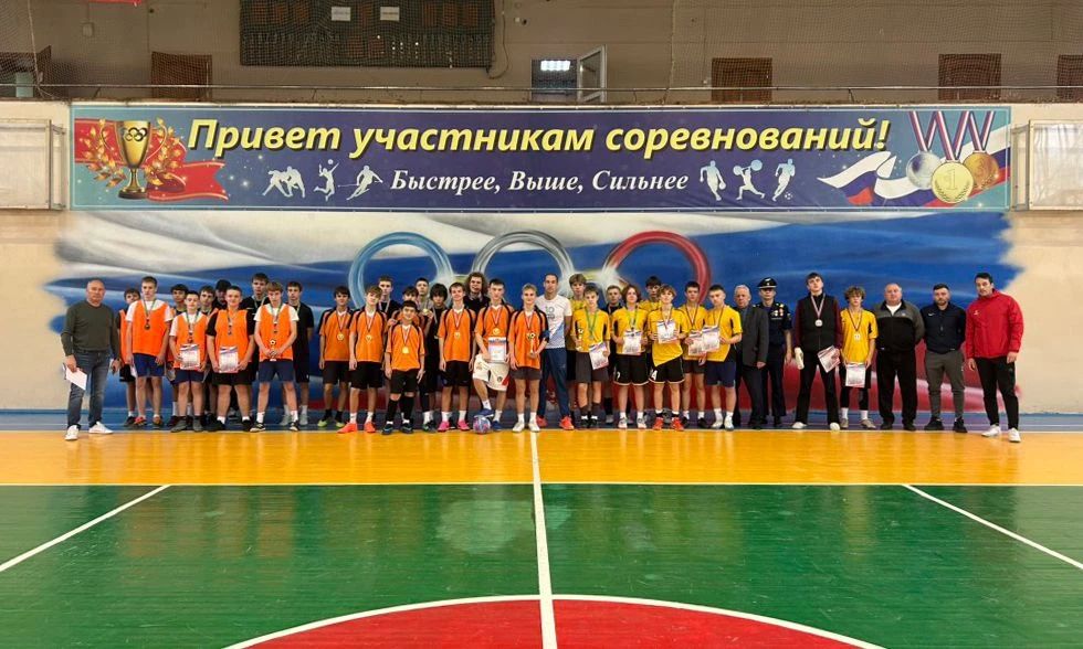В рамках районной Спартакиады школьных спортивных лиг Дятьковского района 13-16 октября в дом спорта «Электрон» и ФСК «Олимп» прошли соревнования по мини-футболу среди школьников