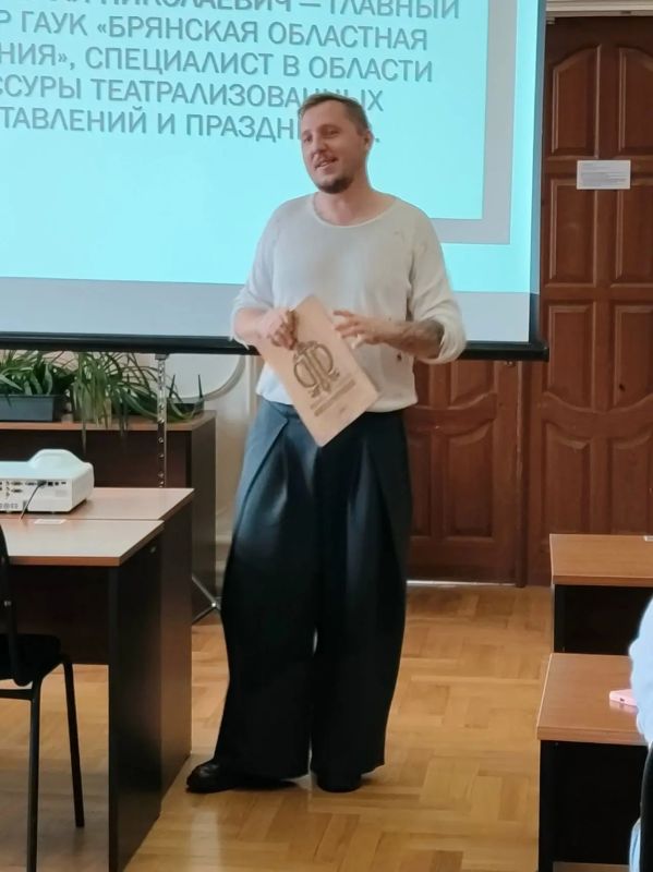 КУРСЫ ПОВЫШЕНИЯ КВАЛИФИКАЦИИ ПО ПРОГРАММЕ «РЕЖИССУРА ТЕАТРАЛИЗОВАННЫХ ПРЕДСТАВЛЕНИЙ И ПРАЗДНИКОВ» ДЛЯ СПЕЦИАЛИСТОВ СФЕРЫ КУЛЬТУРЫ И ОБРАЗОВАНИЯ КУРСЫ ПОВЫШЕНИЯ КВАЛИФИКАЦИИ ПО ПРОГРАММЕ «РЕЖИССУРА ТЕАТРАЛИЗОВАННЫХ ПРЕДСТАВЛЕНИЙ И ПРАЗДНИКОВ» ДЛЯ СПЕЦИАЛИСТОВ СФЕРЫ КУЛЬТУРЫ И ОБРАЗОВАНИЯ