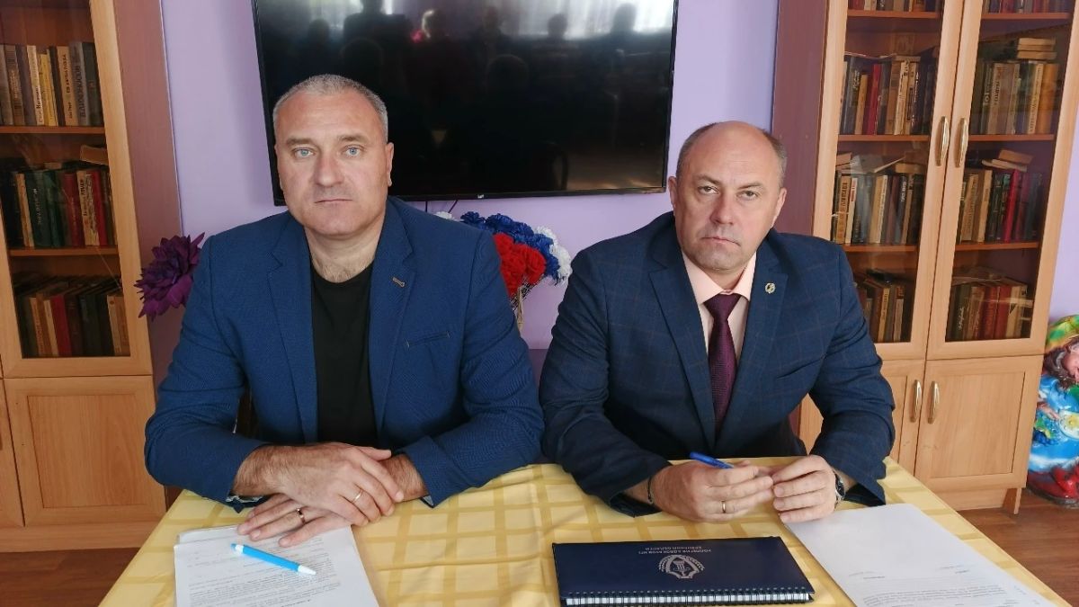 В ГБСУ "Дом социального обслуживания Погарского района" приехали юристы: Гаврилов Александр Викторович, председатель Брянского регионального отделения ФСАР, руководитель адвокатской консультации Погарского района и Бирюков... В ГБСУ "Дом социального обслуживания Погарского района" приехали юристы: Гаврилов Александр Викторович, председатель Брянского регионального отделения ФСАР, руководитель адвокатской консультации Погарского района и Бирюков...