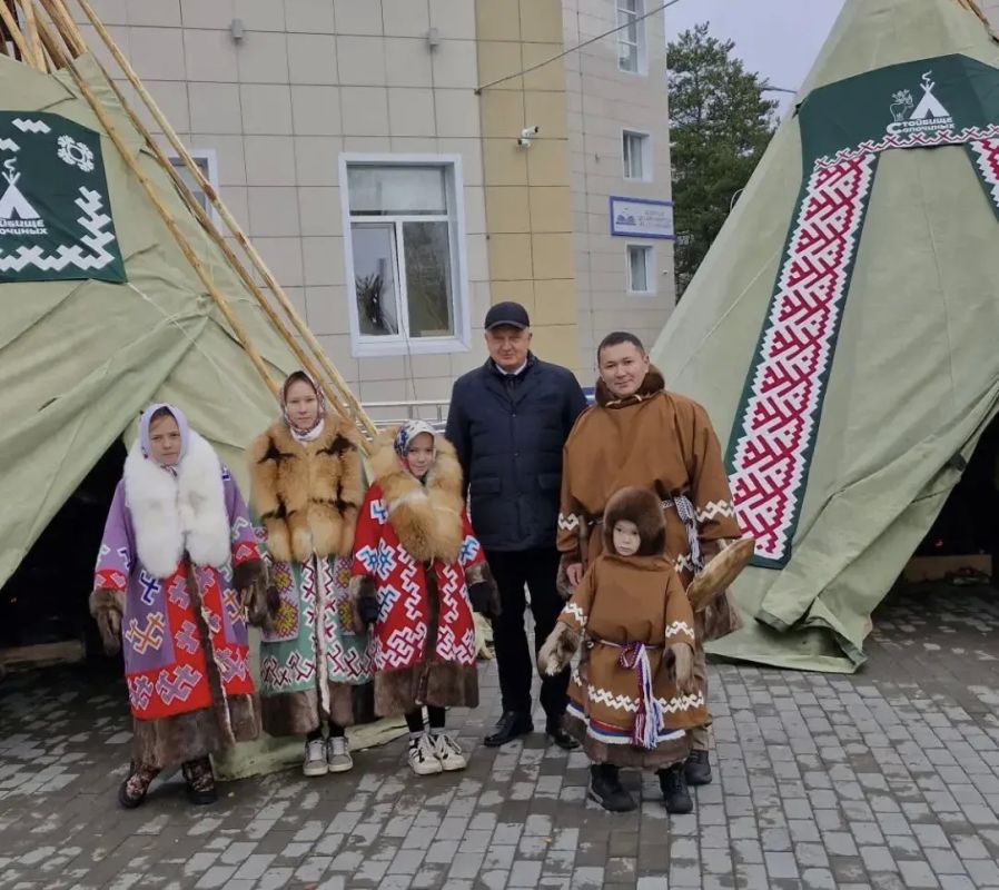 В период с 20 по 21 октября глава администрации района В.А. Дуда находится с рабочим визитом в Сургутском районе ХМАО-Югры, где проходит III форум северных муниципалитетов «Северный импульс: ИИ, Инфраструктура, инвестиции» В период с 20 по 21 октября глава администрации района В.А. Дуда находится с рабочим визитом в Сургутском районе ХМАО-Югры, где проходит III форум северных муниципалитетов «Северный импульс: ИИ, Инфраструктура, инвестиции»