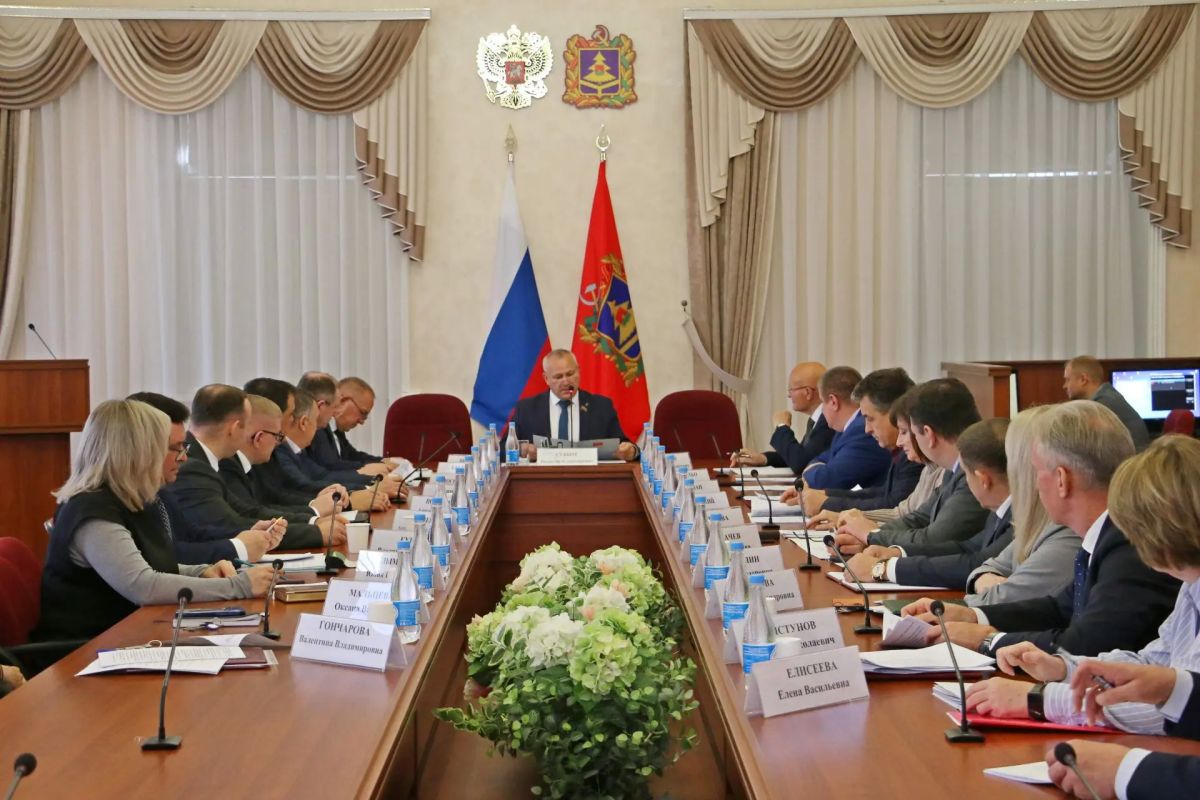 Совет Брянской областной Думы под руководством спикера Валентина Суббота утвердил повестку очередного заседания