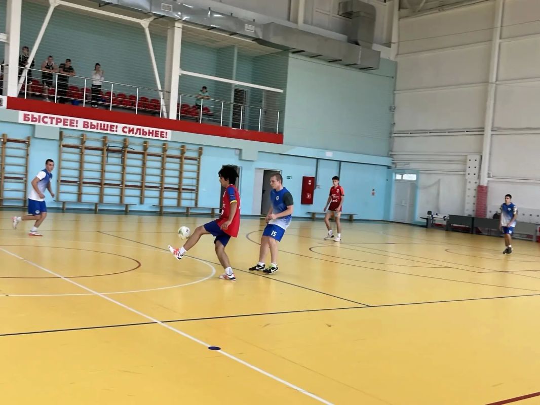 В рамках районной Спартакиады школьных спортивных лиг Выгоничского района 16 октября в зале МАУ ФОК "Юность" прошли соревнования по мини-футболу среди школьников В рамках районной Спартакиады школьных спортивных лиг Выгоничского района 16 октября в зале МАУ ФОК "Юность" прошли соревнования по мини-футболу среди школьников