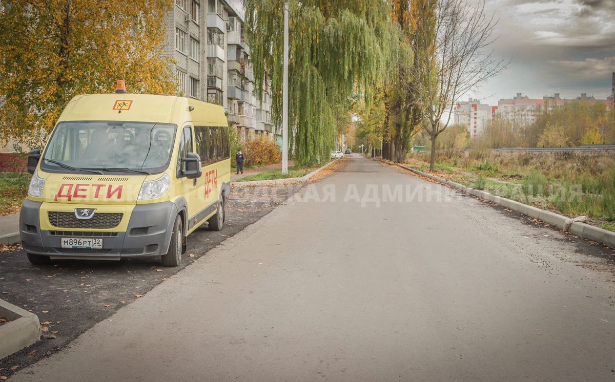 На отремонтированной улице Вяземского построили две парковки На отремонтированной улице Вяземского построили две парковки