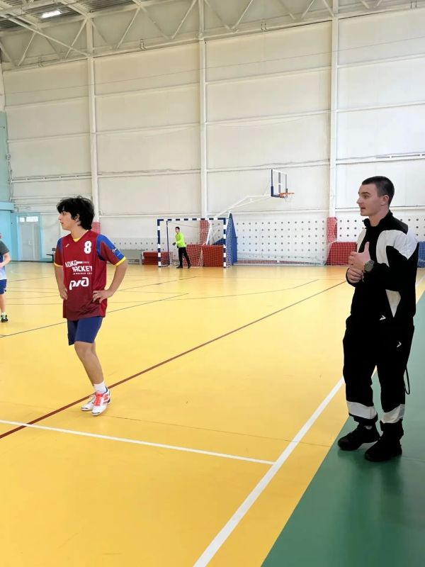 В рамках районной Спартакиады школьных спортивных лиг Выгоничского района 16 октября в зале МАУ ФОК "Юность" прошли соревнования по мини-футболу среди школьников В рамках районной Спартакиады школьных спортивных лиг Выгоничского района 16 октября в зале МАУ ФОК "Юность" прошли соревнования по мини-футболу среди школьников