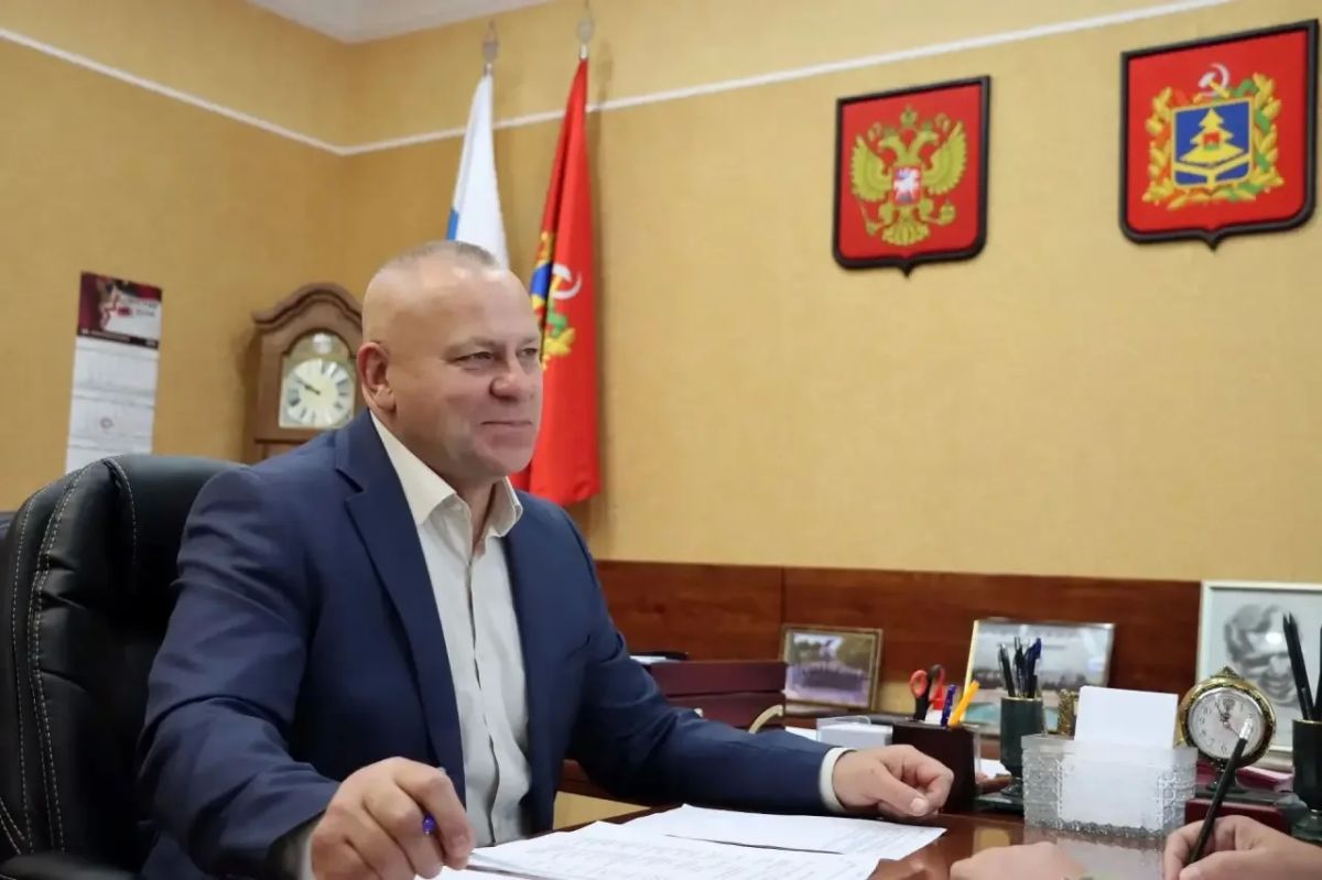Председатель Брянской областной Думы Валентин Суббот провёл рабочую встречу с директором Центра специального назначения «Защита» Брянской области» Владимиром Редько Председатель Брянской областной Думы Валентин Суббот провёл рабочую встречу с директором Центра специального назначения «Защита» Брянской области» Владимиром Редько