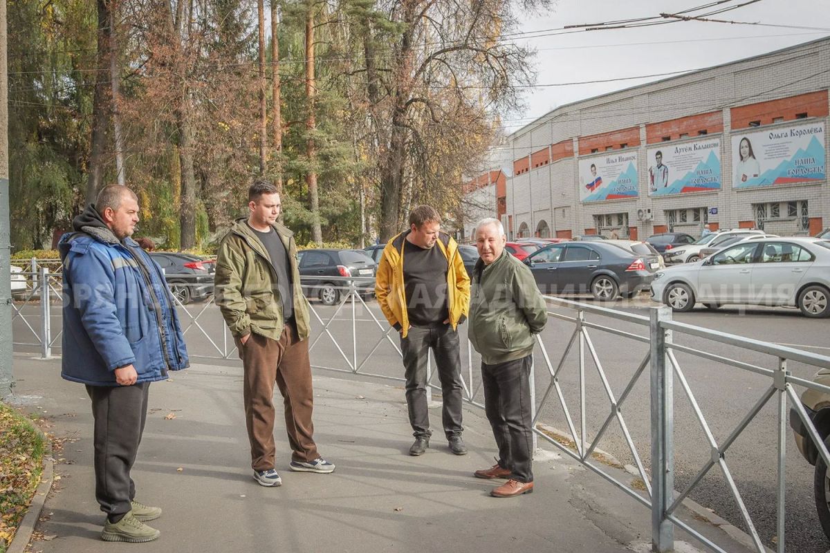 На остановке «Школа №2» появились уникальные павильоны На остановке «Школа №2» появились уникальные павильоны