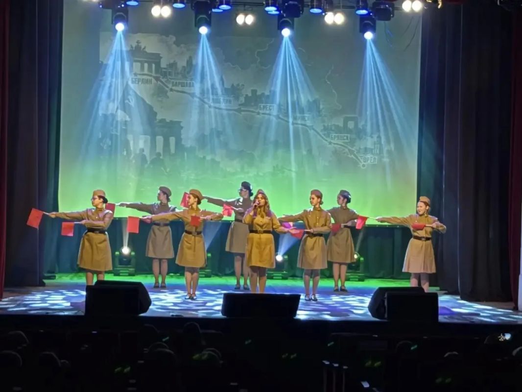 В городском Доме культуры посёлка Белые Берега состоялся праздничный концерт, посвящённый Году единства народов Российской Федерации В городском Доме культуры посёлка Белые Берега состоялся праздничный концерт, посвящённый Году единства народов Российской Федерации
