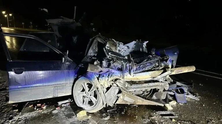 «Урал» раздавил легковушку под Почепом, погибли двое «Урал» раздавил легковушку под Почепом, погибли двое