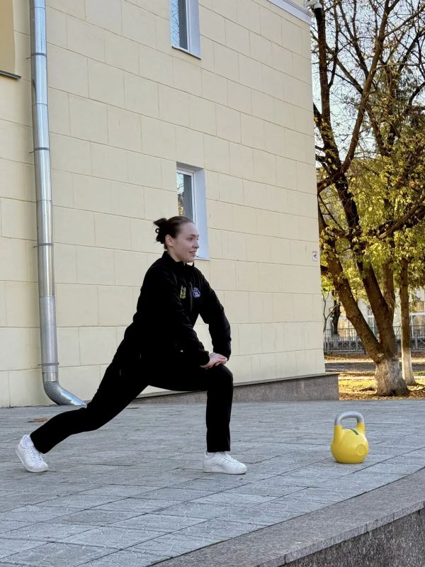 Сегодня в Фокинском районе Брянска прошла утренняя зарядка в рамках программы «Активное долголетие» Сегодня в Фокинском районе Брянска прошла утренняя зарядка в рамках программы «Активное долголетие»