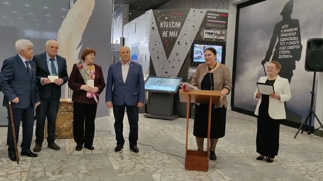 Сегодня, 26 октября 2026 года, состоялась торжественная церемония вручения членских билетов нового образца членам Брянской областной организации Союза писателей России (председатель Брянской организации СПР Ирина... Сегодня, 26 октября 2026 года, состоялась торжественная церемония вручения членских билетов нового образца членам Брянской областной организации Союза писателей России (председатель Брянской организации СПР Ирина...