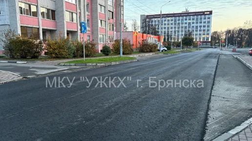В Брянске уложили выравнивающий слой асфальта на Крахмалева у МПСУ
