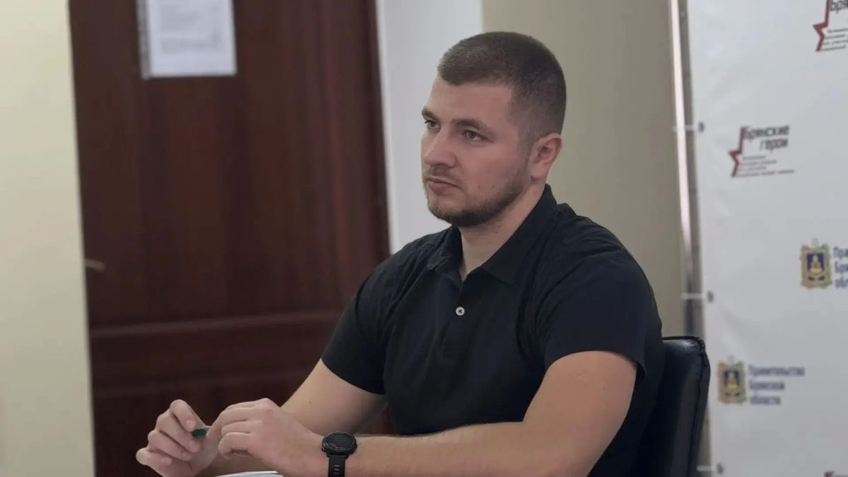 Участникам программы «Брянские герои» рассказали о правилах дипломатического протокола Участникам программы «Брянские герои» рассказали о правилах дипломатического протокола