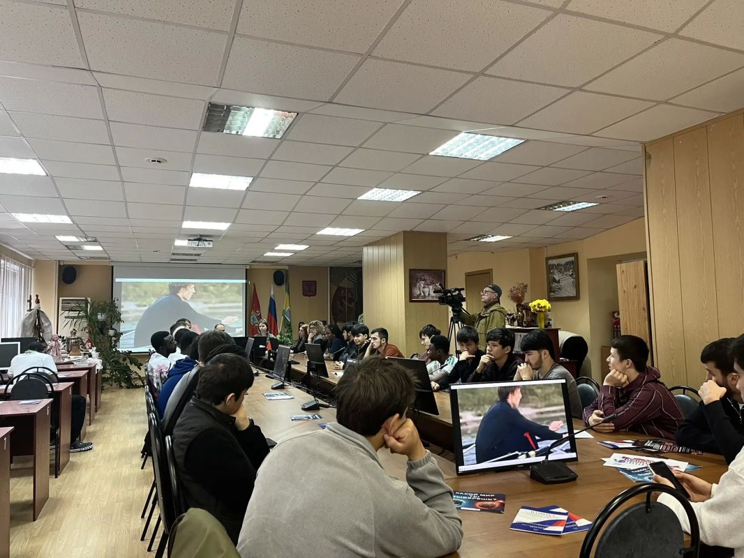27 октября в Брянском государственном аграрном университете состоялась профилактическая встреча с иностранными студентами 27 октября в Брянском государственном аграрном университете состоялась профилактическая встреча с иностранными студентами